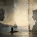 Silhuetas de dois homens, um de turbante e outro à europeia, diante de um porto mediterrânico com veleiros ancorados e uma carta náutica esbatida na parede