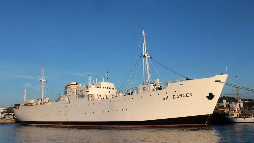 Navio-hospital Gil Eannes atracado no porto de Viana do Castelo, hoje navio-museu