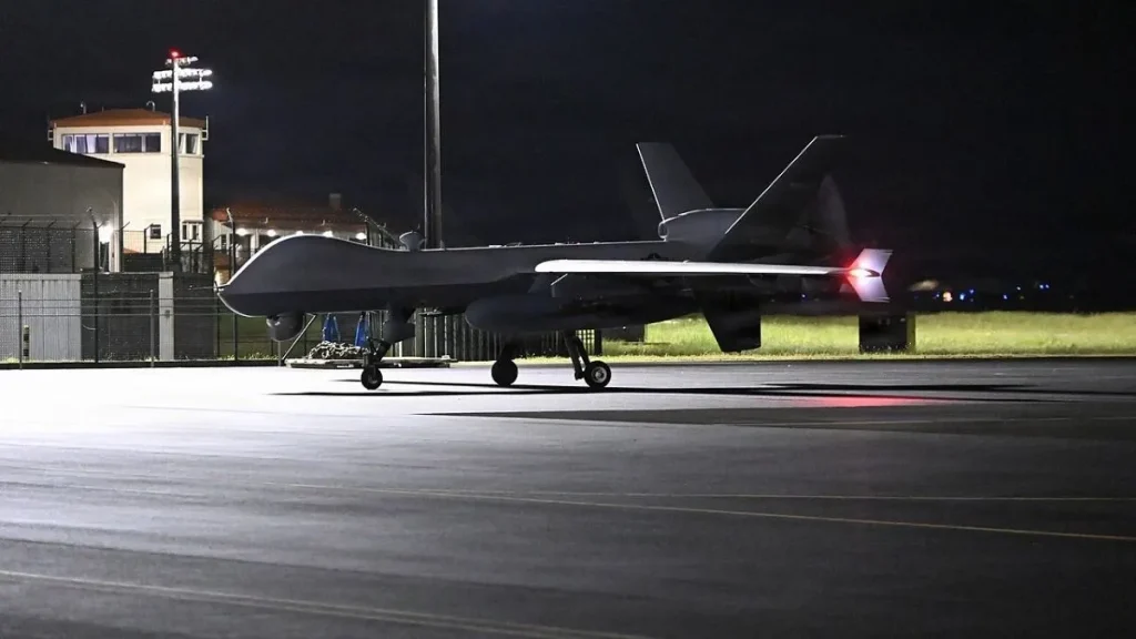 Avião não tripulado MQ-9 Reaper na pista da base das Lajes, ilha Terceira, Açores, 2026