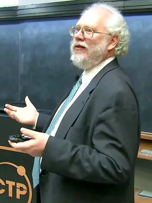 Peter Shor na cerimónia de entrega da Medalha Dirac em 2017, com a qual foi distinguido o seu trabalho em computação quântica