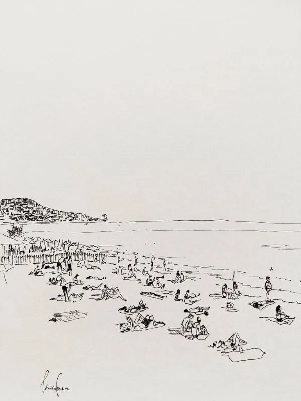 Desenho a tinta preta de uma cena de praia com banhistas dispersos na areia, promontório à esquerda e horizonte marítimo, assinado por Patrícia Ferreira